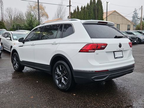Used 2022 Volkswagen Tiguan SE image 3