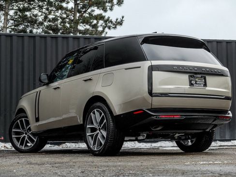 New 2026 Land Rover Range Rover SE image 2