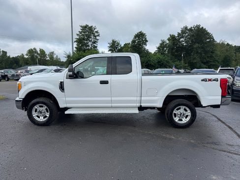 Used 2017 Ford F250 XLT AWD/4WD image 2
