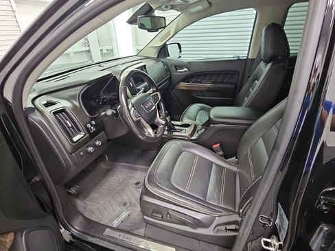 Used 2022 GMC Canyon Denali w/ Denali Black Edition Package AWD/4WD image 11