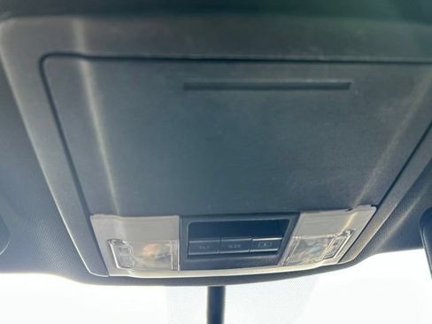 Used 2017 Ford Explorer XLT w/ Equipment Group 202A FWD image 23