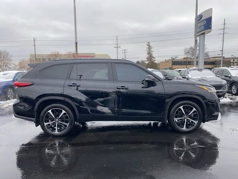 Used 2022 Toyota Highlander XSE image 4