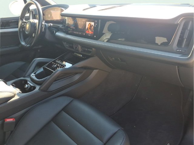 Used 2024 Porsche Cayenne AWD/4WD image 24