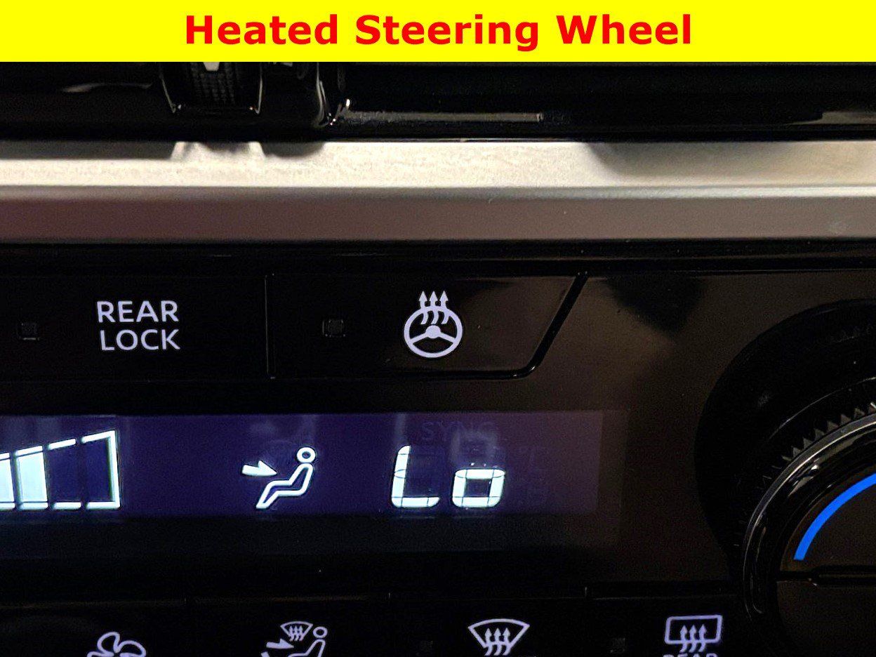 Used 2025 Nissan Pathfinder Platinum FWD image 28