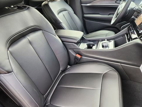 New 2026 Jeep Grand Cherokee Limited AWD/4WD image 12