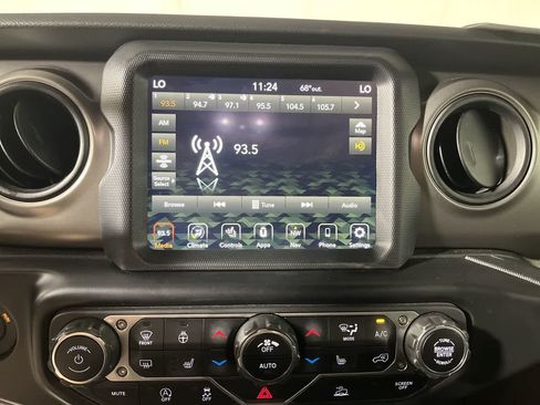 Used 2022 Jeep Wrangler Unlimited Sport w/ Sun And Sound Package AWD/4WD image 18