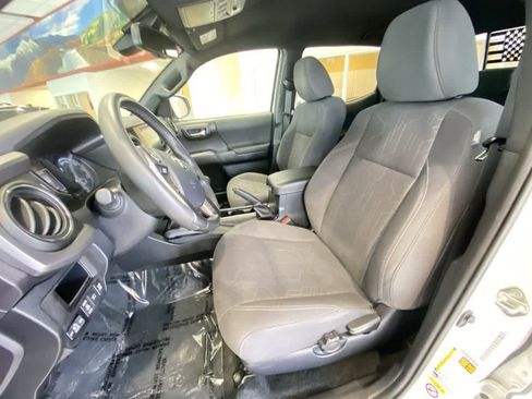 Used 2018 Toyota Tacoma TRD Off-Road w/ Technology Package AWD/4WD image 14