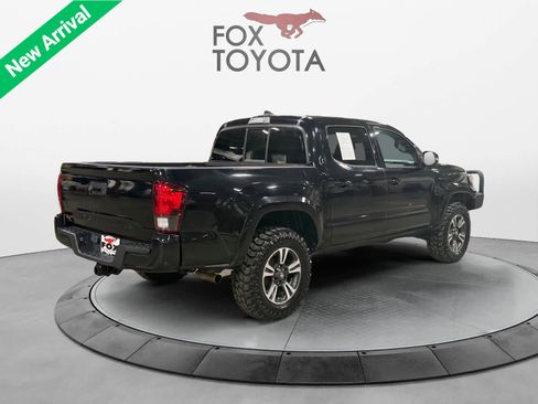 Used 2018 Toyota Tacoma TRD Sport image 7