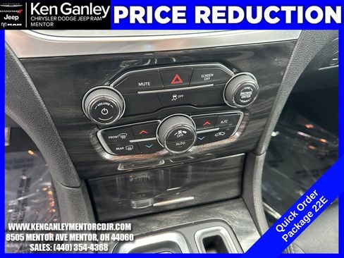 Used 2019 Chrysler 300 Touring w/ Driver Convenience Group image 16