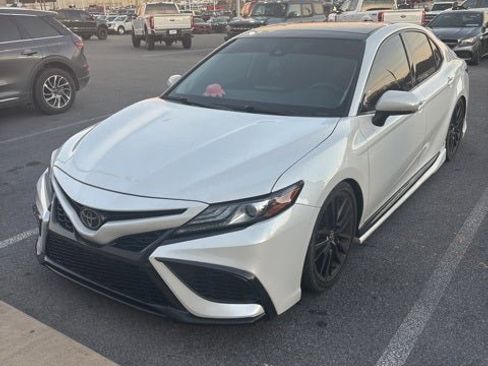 Used 2022 Toyota Camry XSE image 3