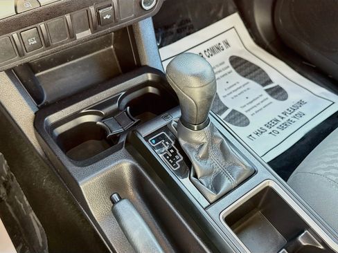 Used 2022 Toyota Tacoma SR RWD image 17