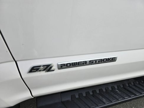 Used 2019 Ford F350 Lariat image 11