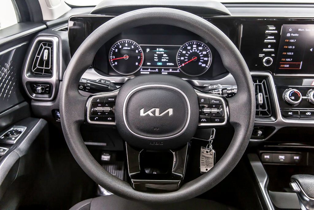 Used 2023 Kia Sorento LX FWD image 19
