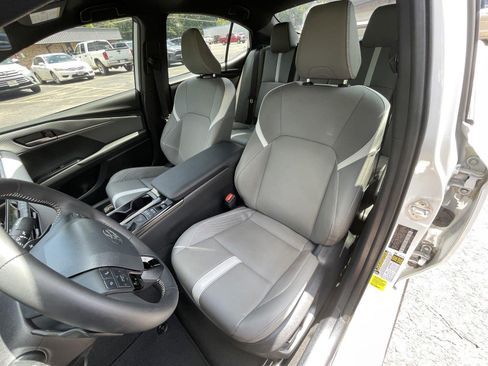 Used 2025 Toyota Camry SE w/ Convenience Package FWD image 14