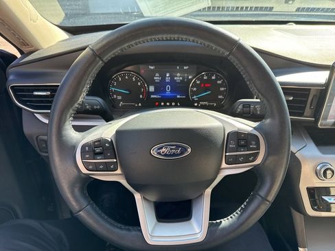 Used 2023 Ford Explorer XLT w/ Equipment Group 202A image 7