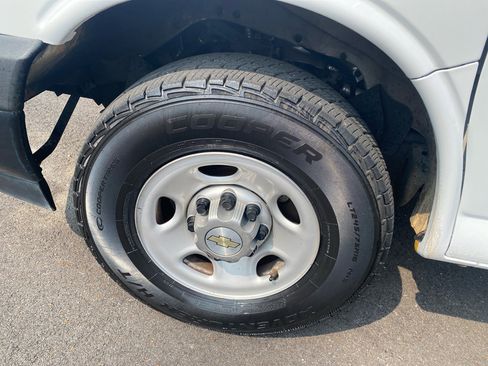 Used 2020 Chevrolet Express 2500 w/ Driver Convenience Package image 17