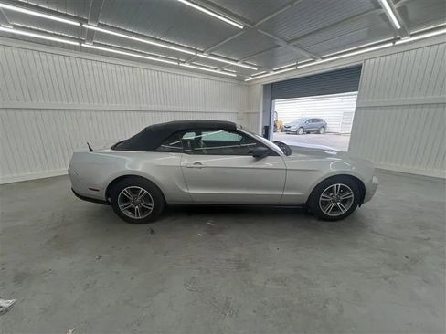 Used 2010 Ford Mustang Convertible image 2