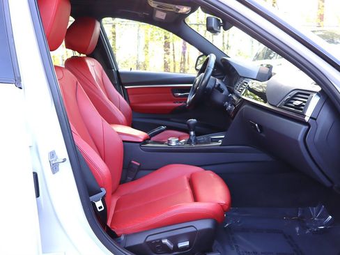 Used 2016 BMW 340i xDrive Sedan image 19