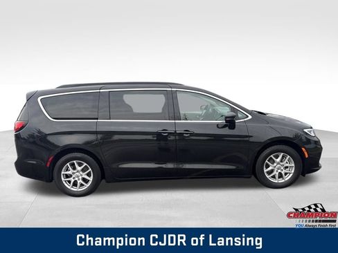 Used 2022 Chrysler Pacifica Touring-L FWD image 9