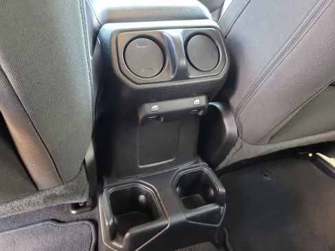 Used 2021 Jeep Wrangler Unlimited Sport image 13