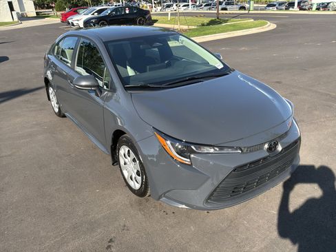 Used 2025 Toyota Corolla LE FWD image 2