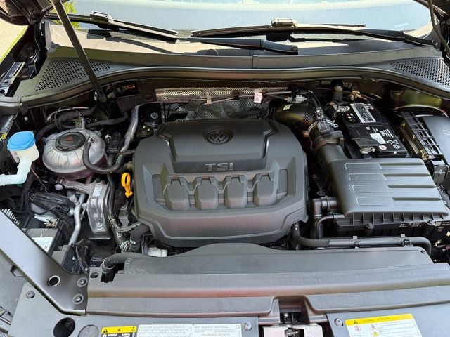 Used 2022 Volkswagen Tiguan SEL R-Line AWD/4WD image 9