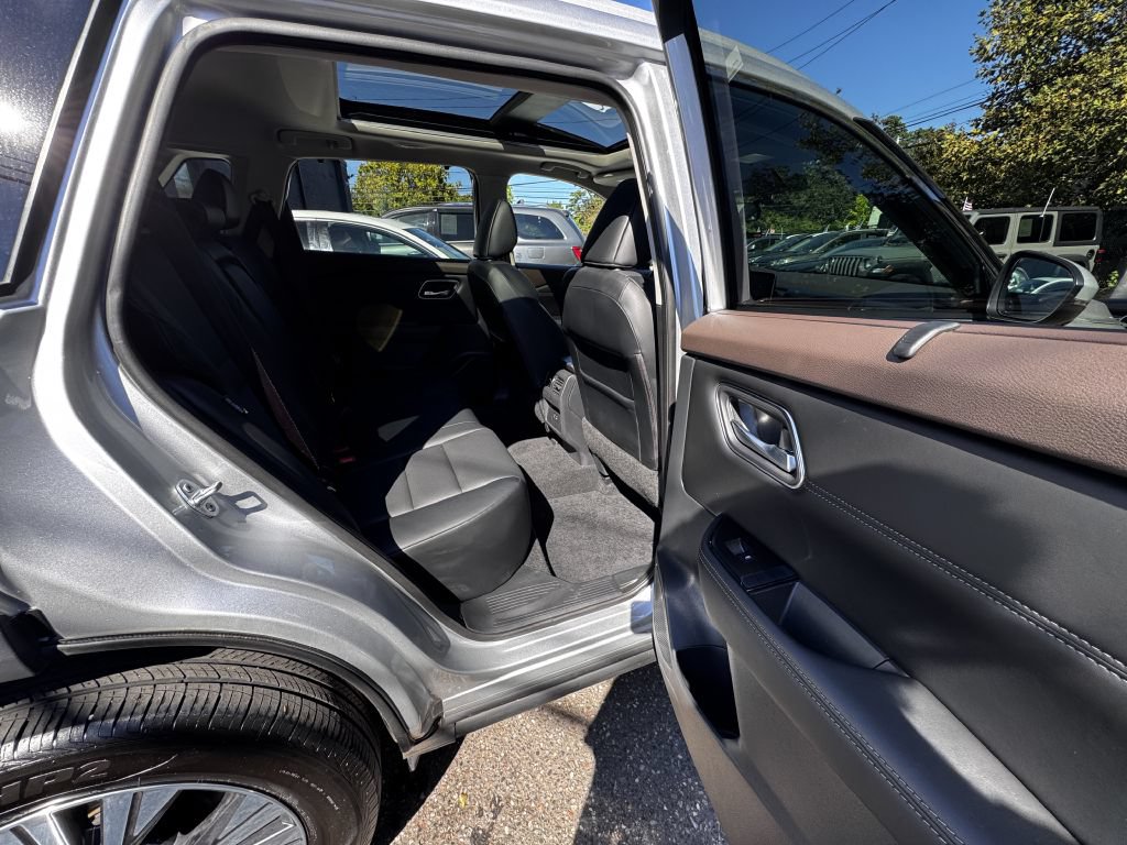 Used 2021 Nissan Rogue SV w/ Premium Package AWD/4WD image 15