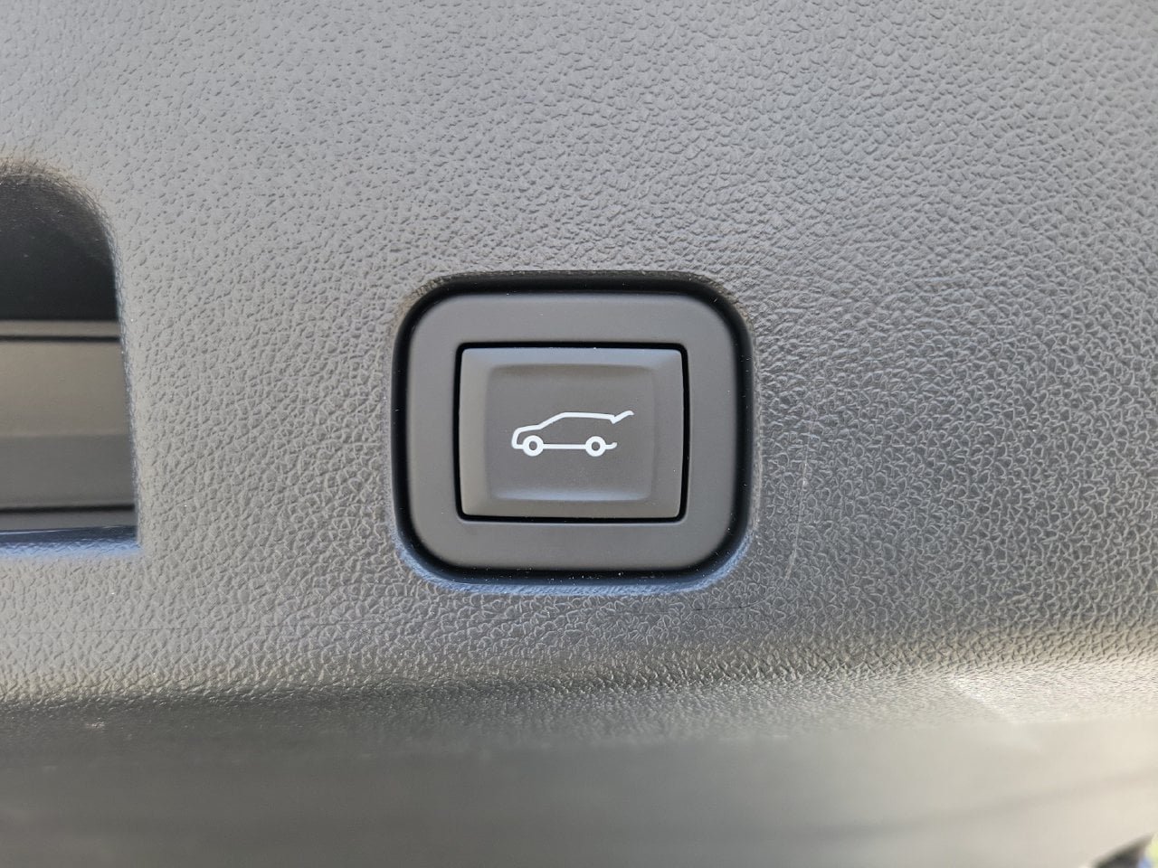 Certified 2026 Chevrolet Traverse LT w/ Driver Confidence Package FWD image 8