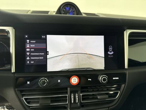 Certified 2024 Porsche Macan AWD/4WD image 30