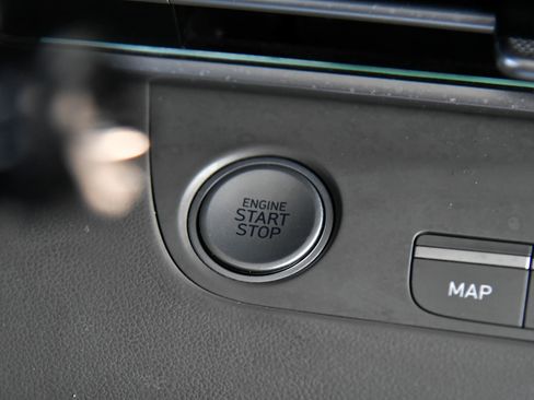 Used 2024 Hyundai Elantra SEL image 28