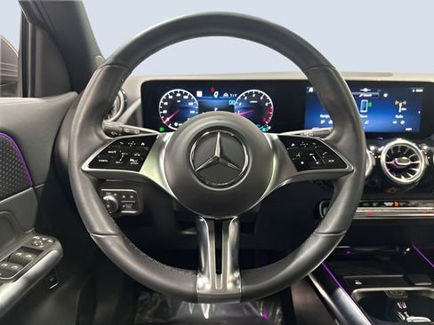 Used 2025 Mercedes-Benz GLA 250 4MATIC image 18