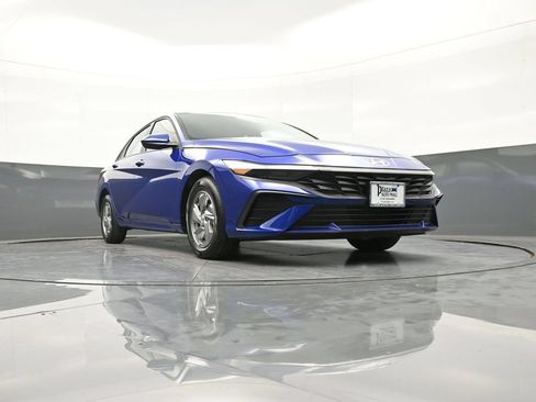Certified 2025 Hyundai Elantra SE FWD image 26