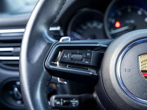 Certified 2023 Porsche Macan image 29