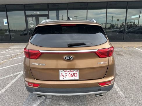 Used 2017 Kia Sportage SX image 3