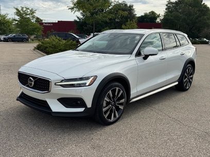 Certified 2025 Volvo V60 B5 Cross Country Ultra