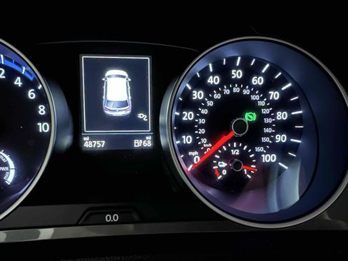 Used 2016 Volkswagen e-Golf SE w/ DC Fast Charging Package image 4