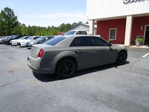 Used 2019 Chrysler 300 S image 5