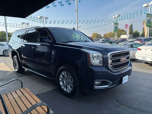 Used 2017 GMC Yukon XL SLT image 3