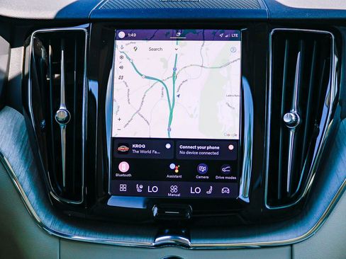 Used 2024 Volvo XC60 B5 Plus w/ Protection Package Premier image 16