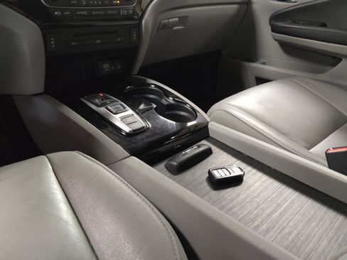 Used 2016 Honda Pilot Touring image 26