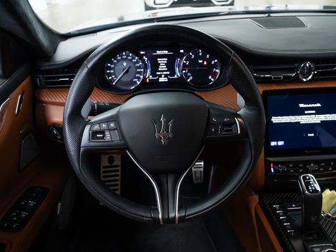 Used 2022 Maserati Quattroporte Trofeo RWD image 12