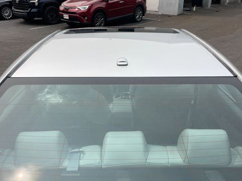 Used 2012 Toyota Camry XLE w/ Leather Pkg FWD image 3
