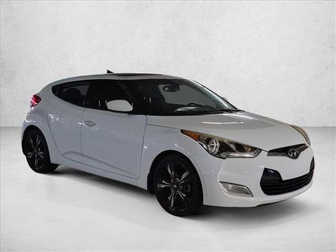 Used 2017 Hyundai Veloster Value Edition FWD image 3