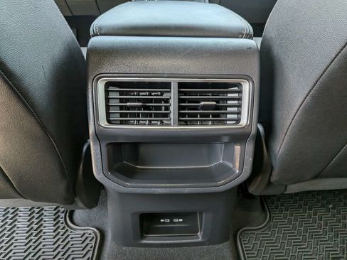Used 2025 Volkswagen Atlas Cross Sport SE FWD image 15