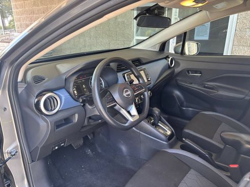 Used 2025 Nissan Versa SV FWD image 32