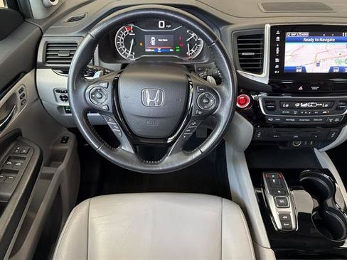 Used 2017 Honda Pilot Touring image 15