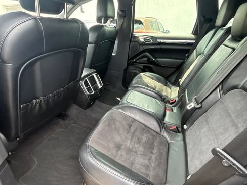 Used 2018 Porsche Cayenne Platinum Edition AWD/4WD image 16