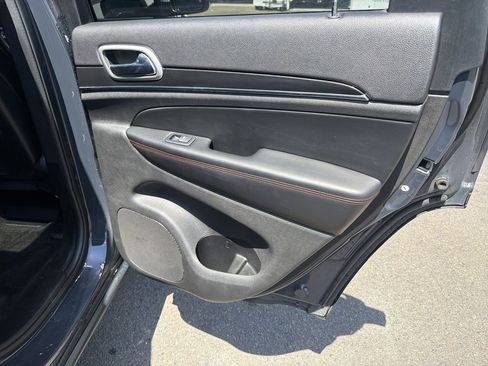 Used 2018 Jeep Grand Cherokee Trailhawk w/ Trailhawk Luxury Group AWD/4WD image 16