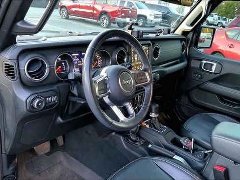 Used 2022 Jeep Wrangler Unlimited Sahara w/ LED Lighting Group AWD/4WD image 17