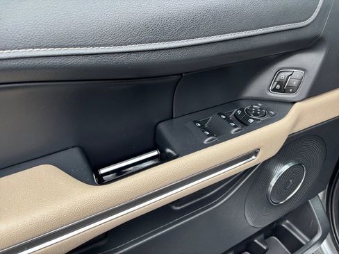 Used 2023 Ford Expedition XLT image 16